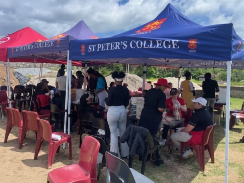Volunteers Building Classrooms with Eco-brick